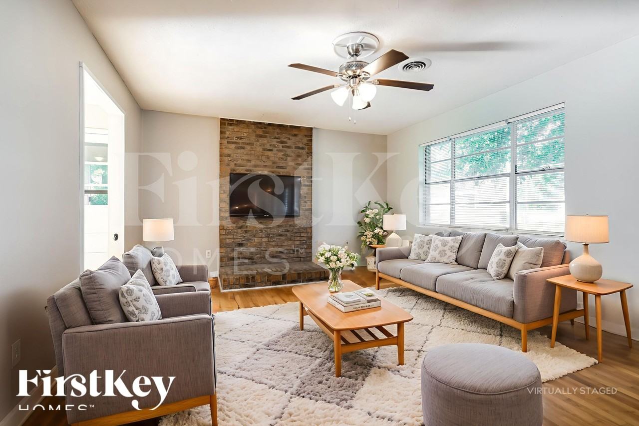 5562 Hood St - Photo 5 of 18