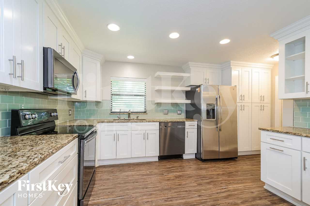 5305 Lisa Ave - Photo 4 of 15