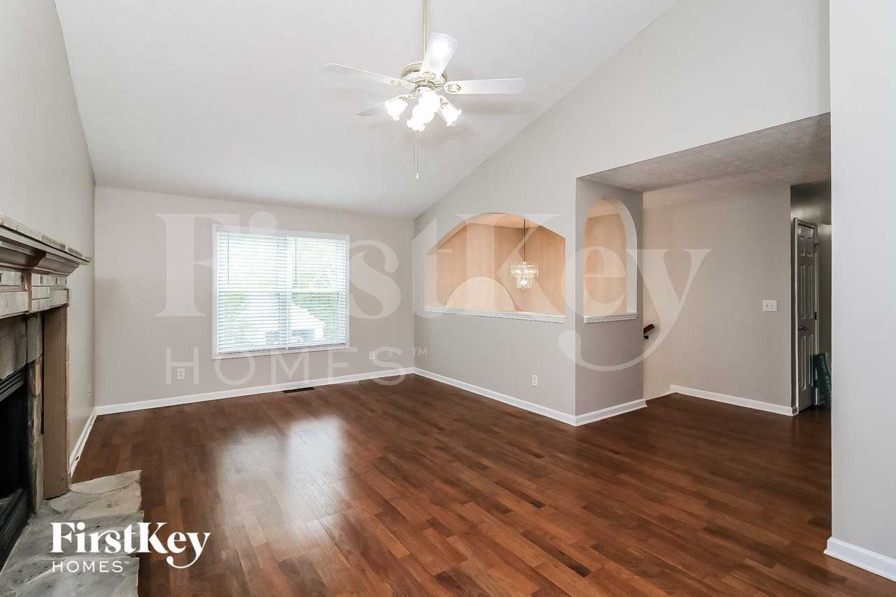 424 Waverly Forest Ct - Photo 3 of 15