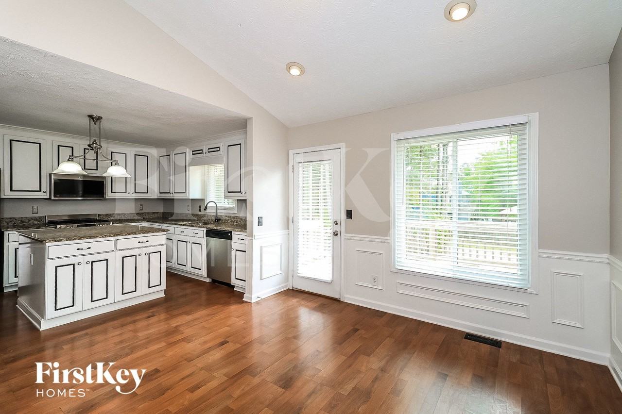 424 Waverly Forest Ct - Photo 5 of 15