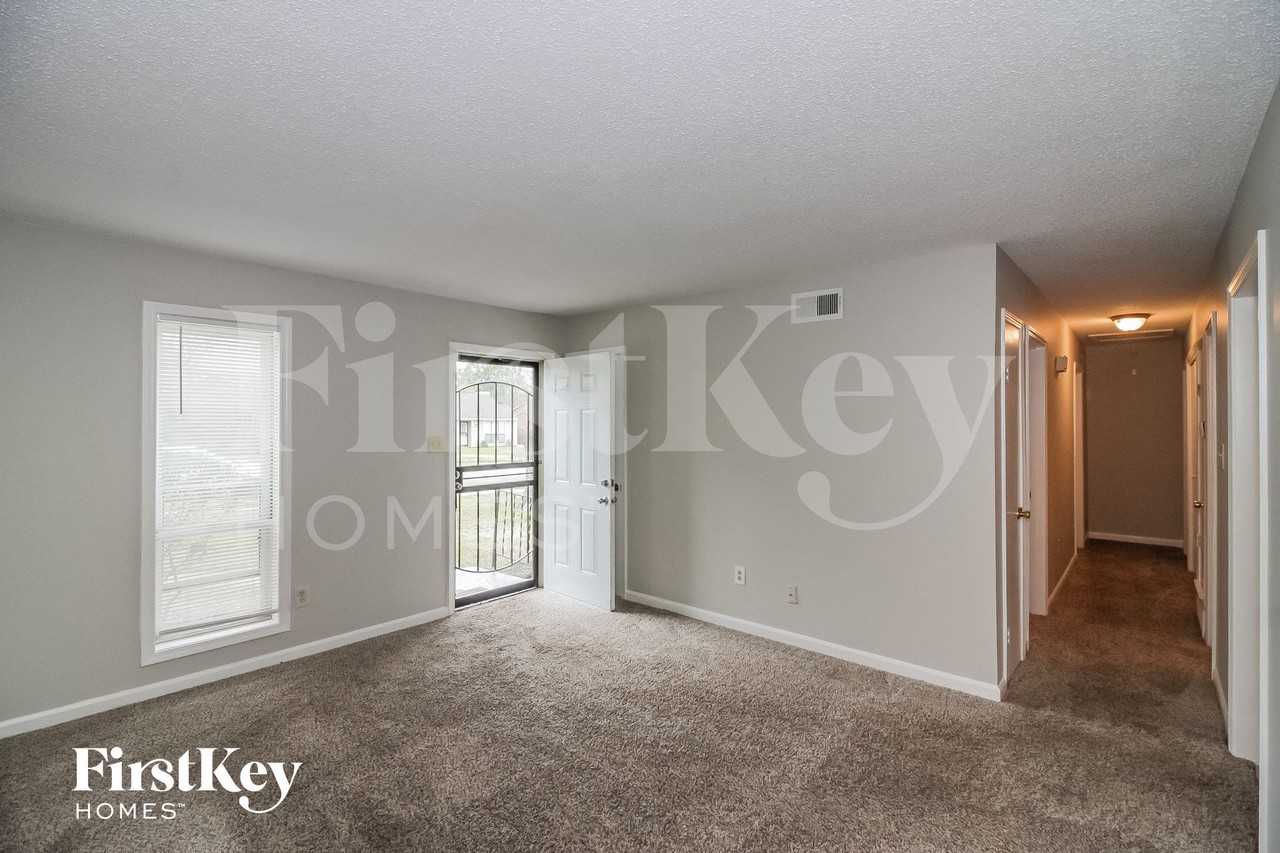 4094 Berrybrook Cv - Photo 3 of 15