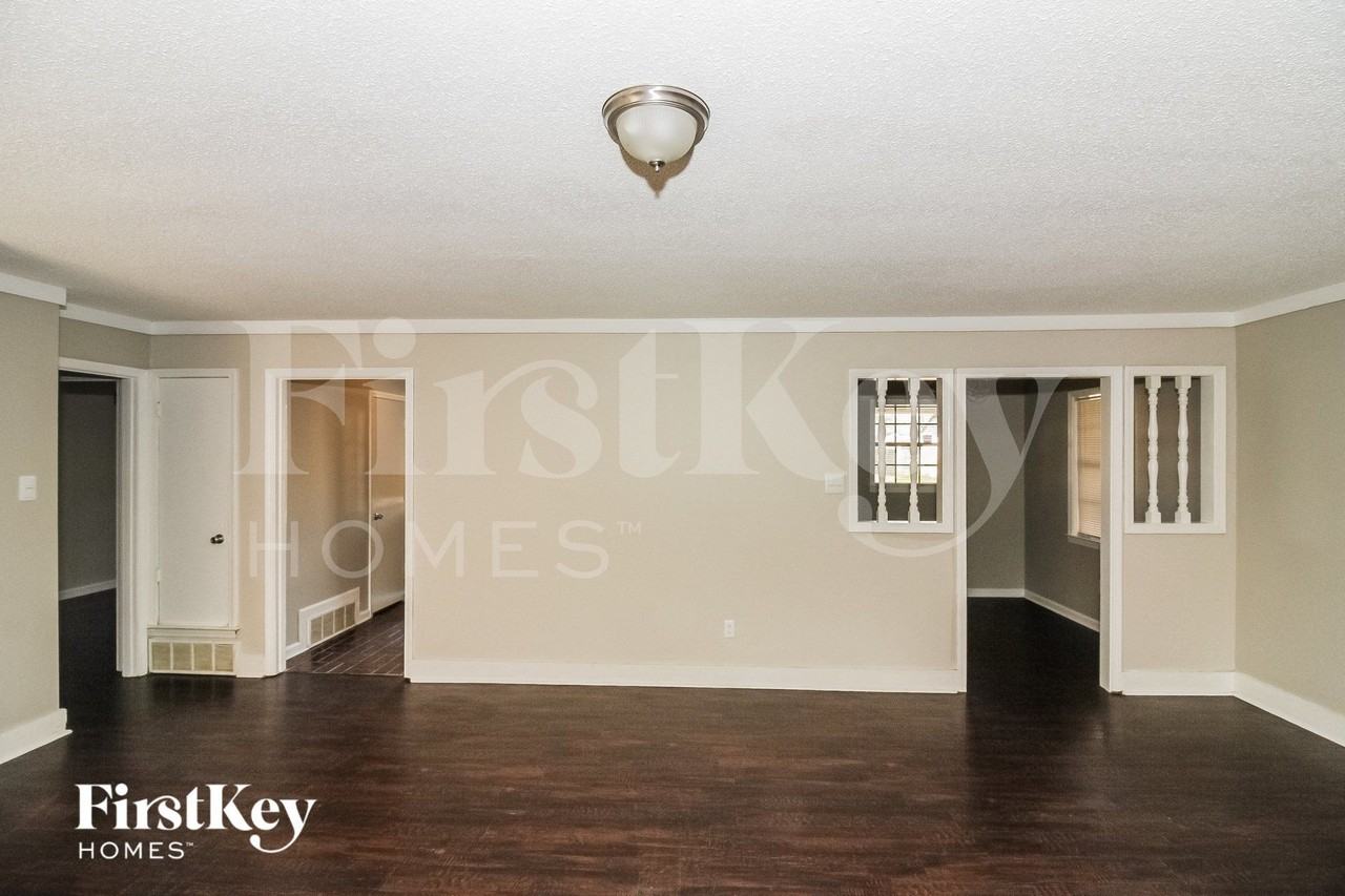 3075 Barrycrest Dr - Photo 3 of 15