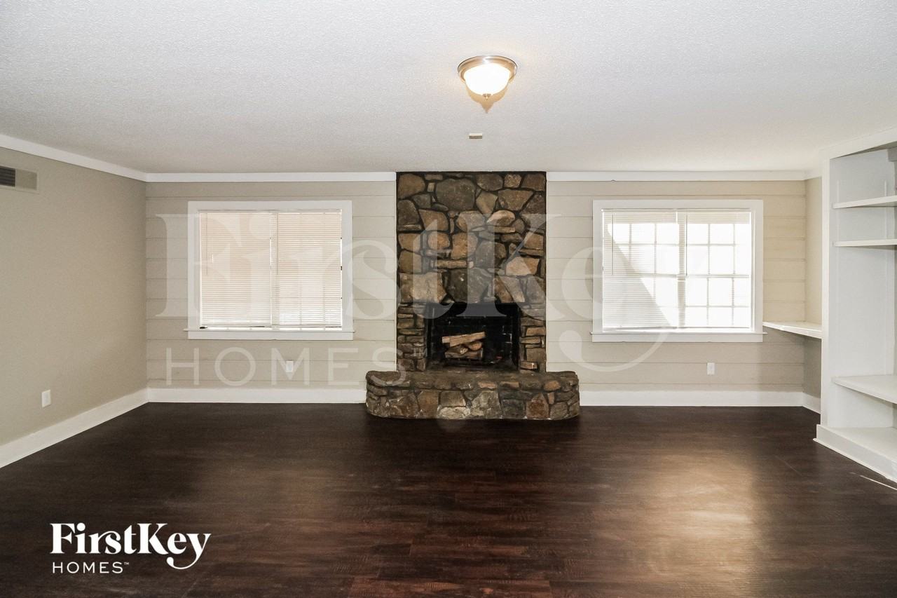 3075 Barrycrest Dr - Photo 5 of 15