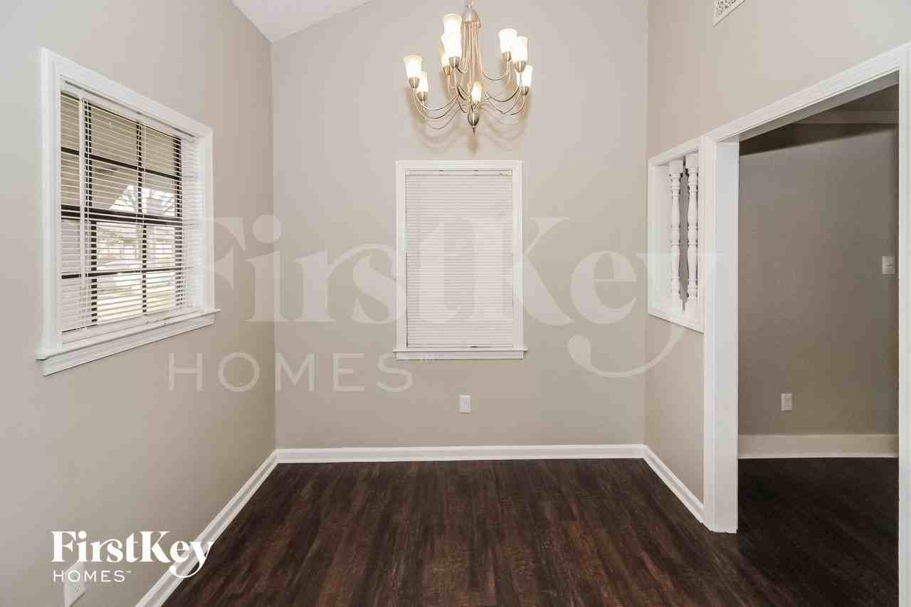 3075 Barrycrest Dr - Photo 6 of 15