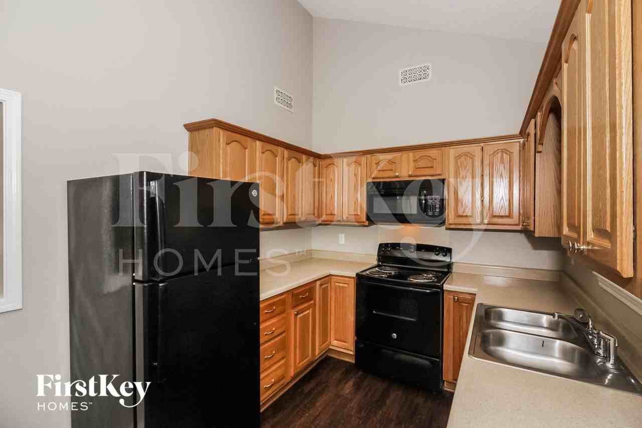 3075 Barrycrest Dr - Photo 7 of 15