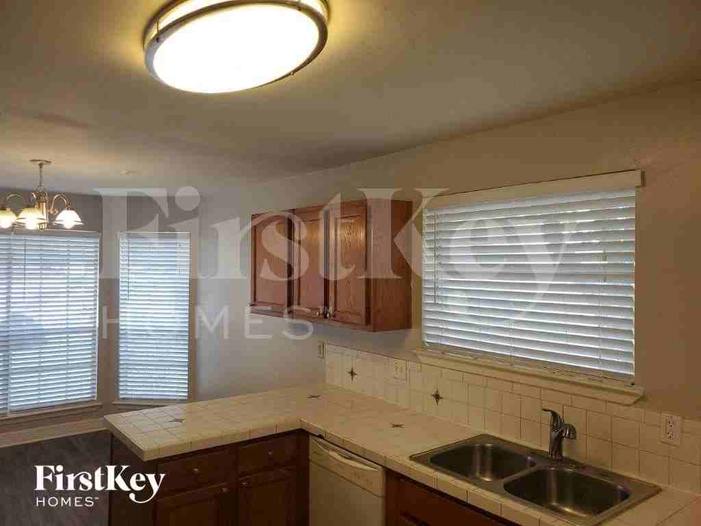 21134 Western Valley Dr - Photo 5 of 12