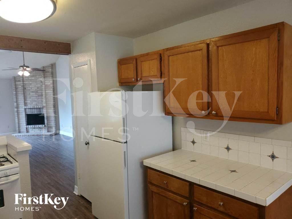 21134 Western Valley Dr - Photo 6 of 12