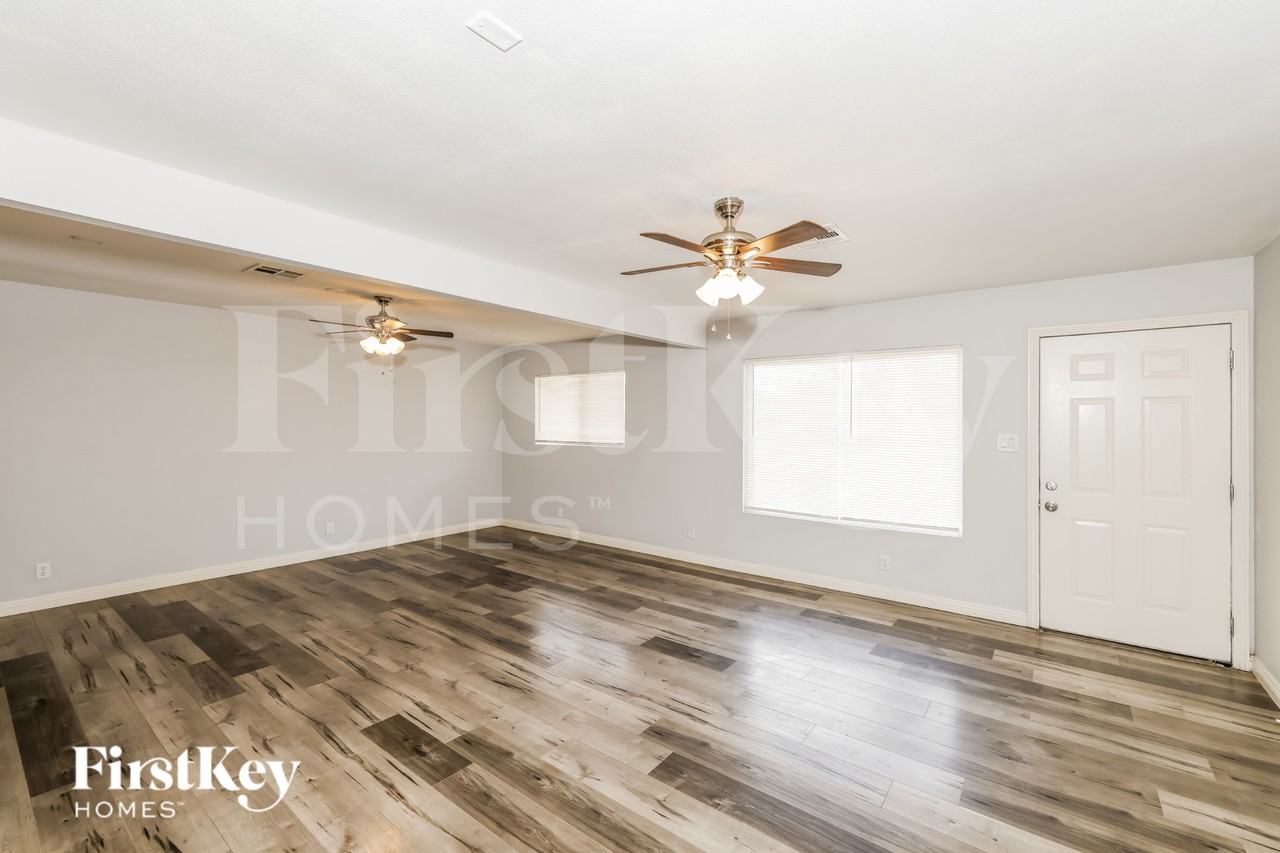 2012 Bennett St - Photo 5 of 19