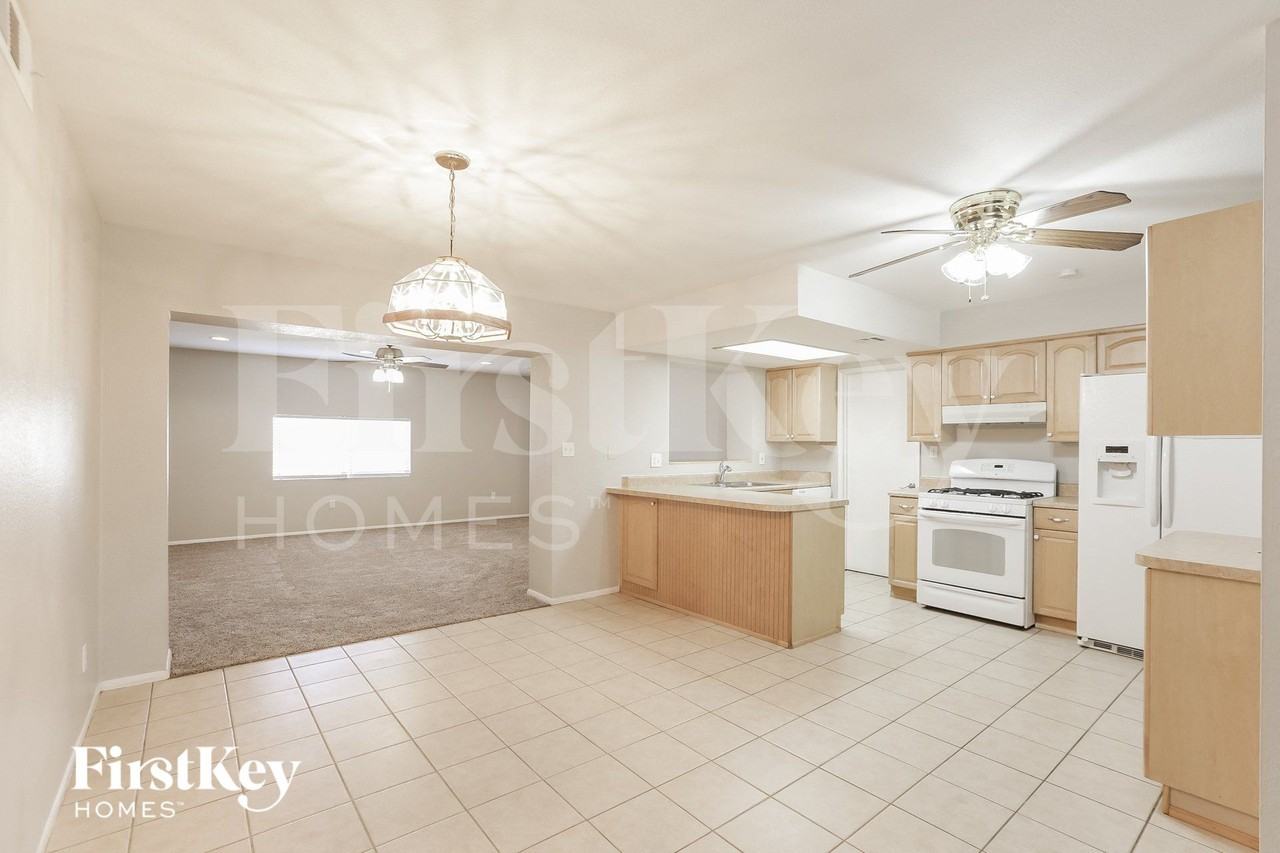 19878 N 17th Ln - Photo 4 of 15