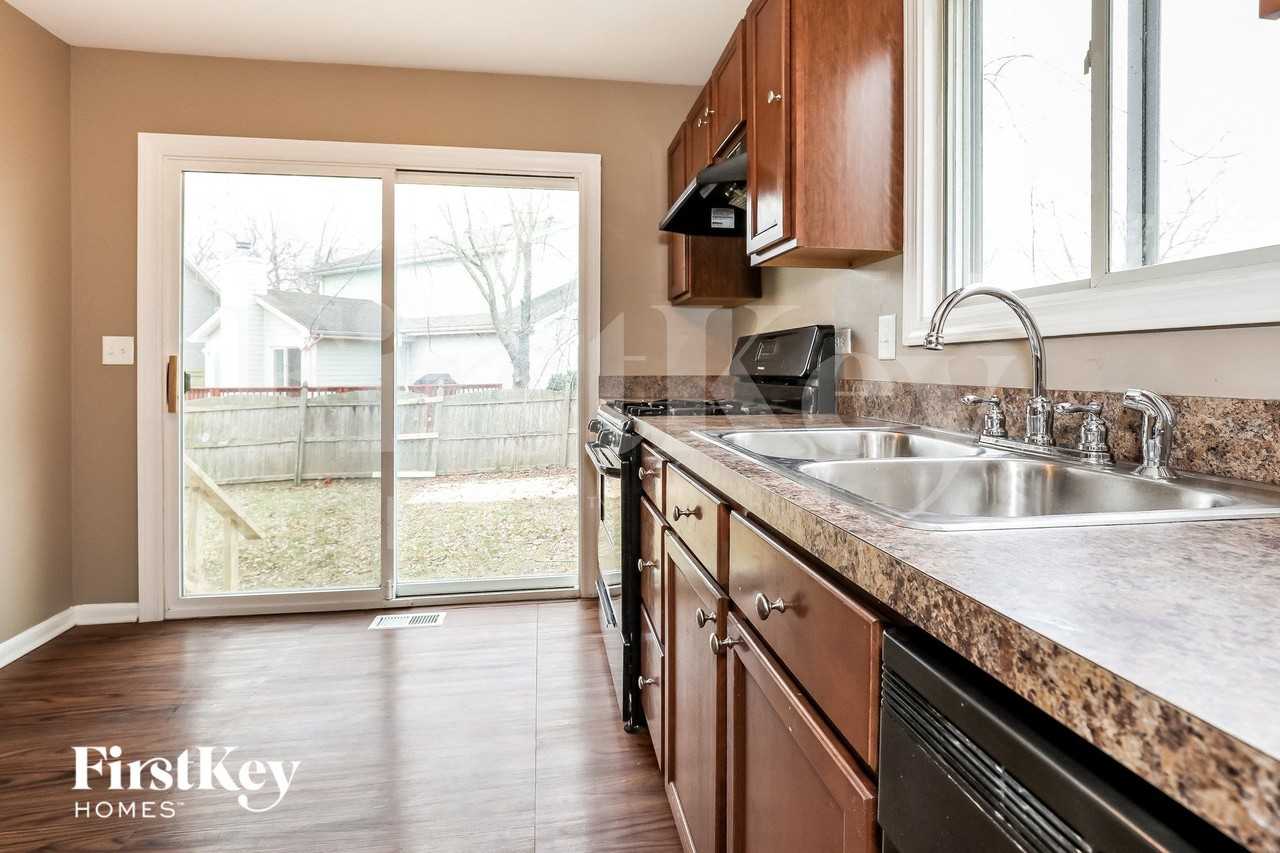 1405 Middlebury Dr - Photo 6 of 14