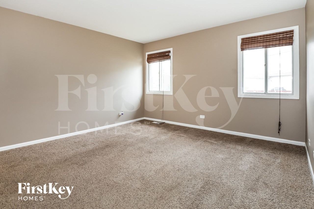 1405 Middlebury Dr - Photo 7 of 14