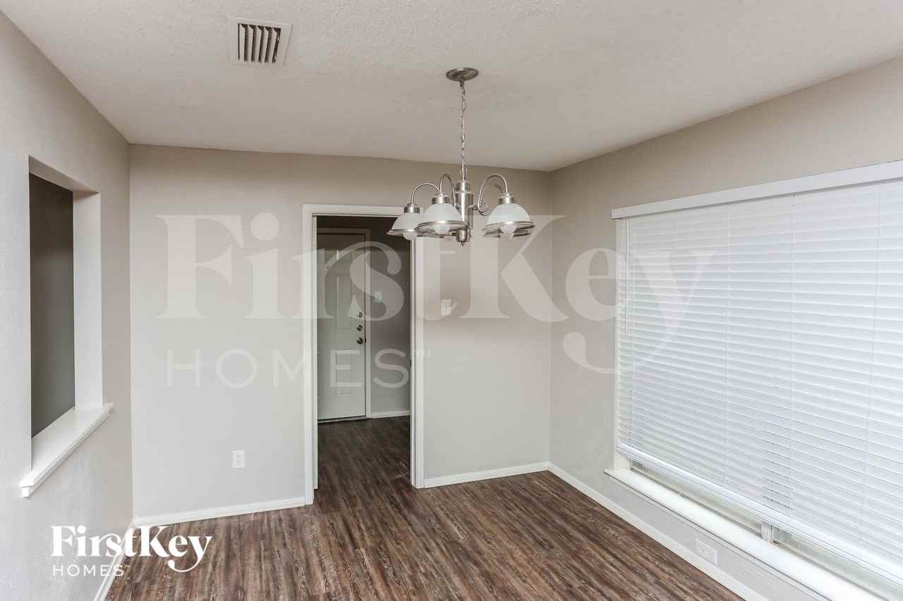 1137 Meadow Creek Ct - Photo 3 of 12