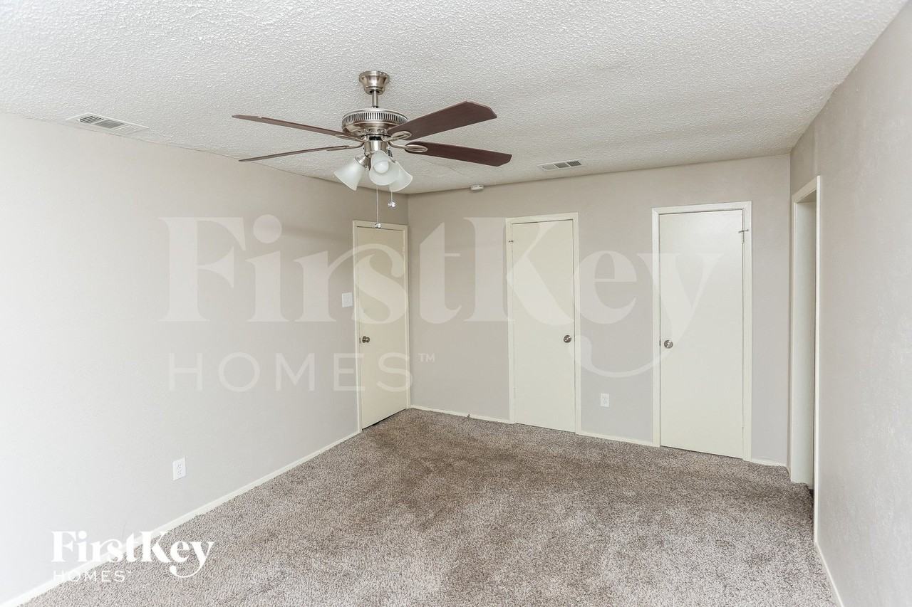 1137 Meadow Creek Ct - Photo 5 of 12