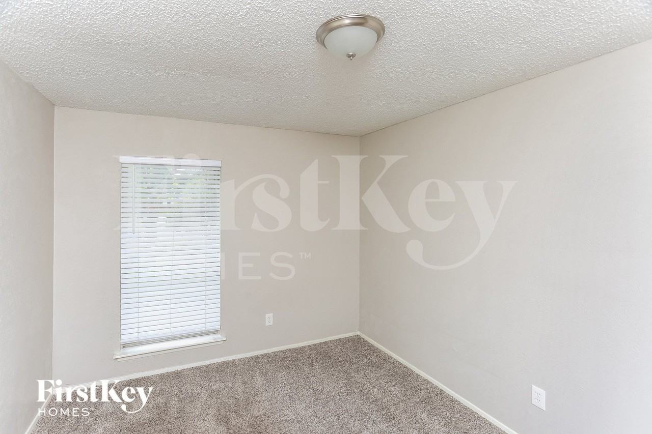 1137 Meadow Creek Ct - Photo 7 of 12