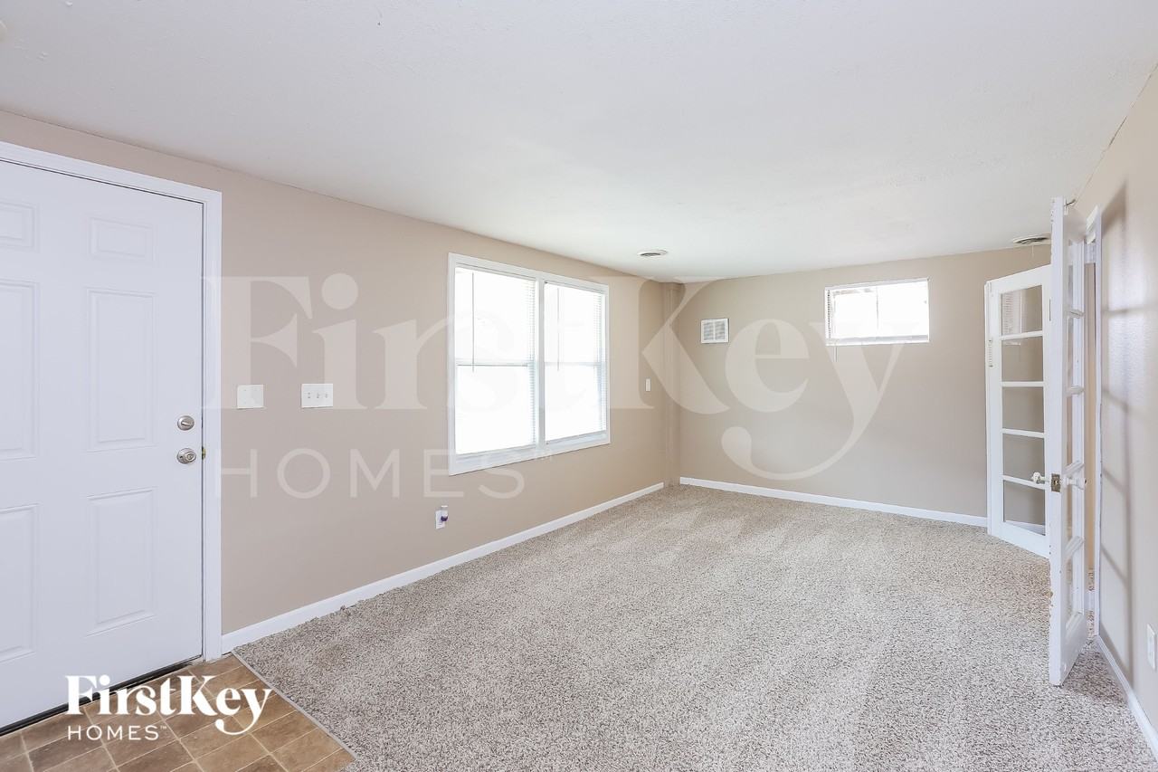 1104 Kearney Rd - Photo 3 of 18