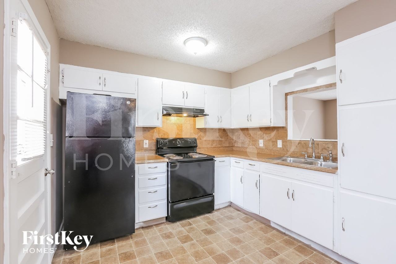 1104 Kearney Rd - Photo 6 of 18