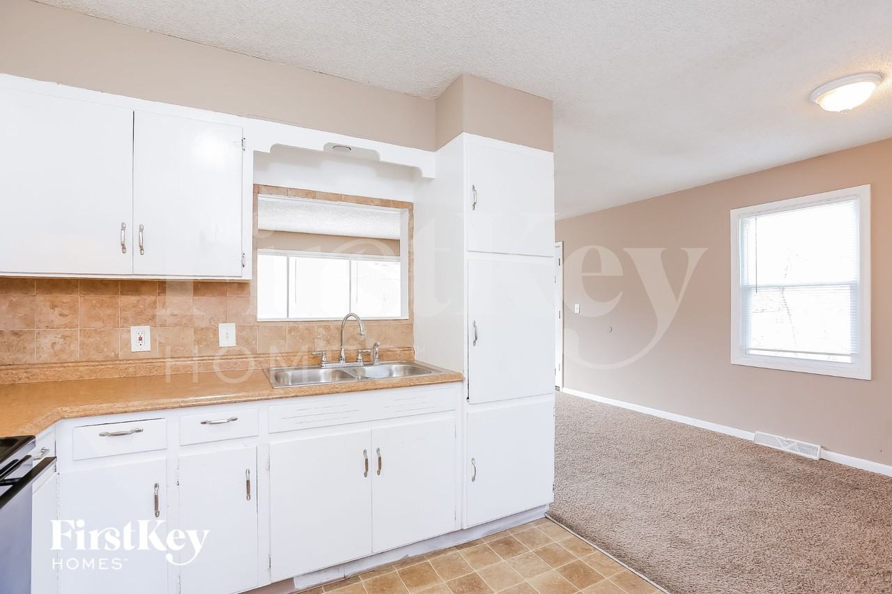 1104 Kearney Rd - Photo 7 of 18