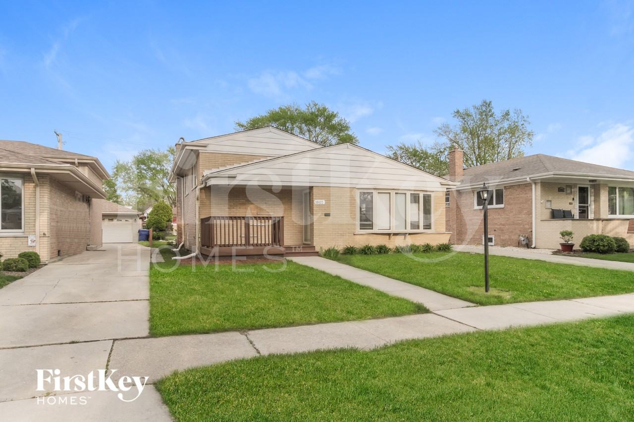 10437 S Keeler Ave - Photo 2 of 15