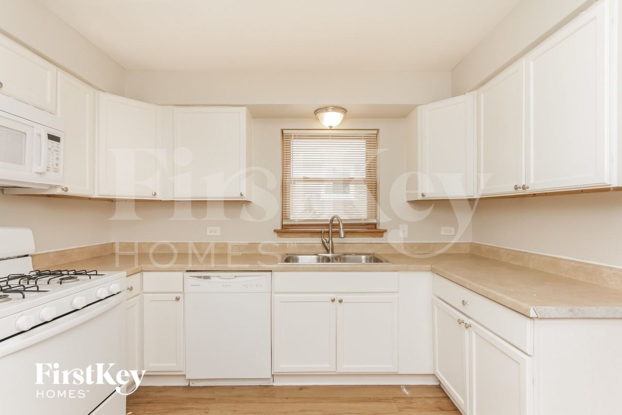 10437 S Keeler Ave - Photo 5 of 15