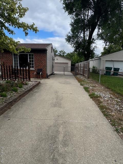 28426 Halecreek St - Photo 2 of 29