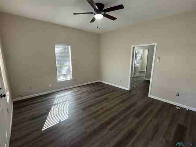 206 S 8th St - Photo 3 of 9