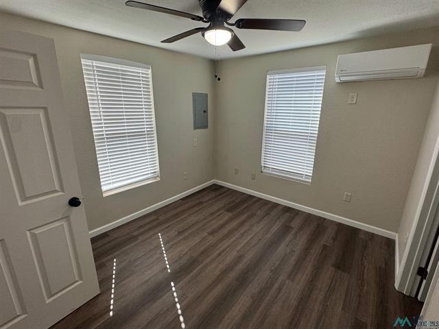 206 S 8th St - Photo 4 of 9