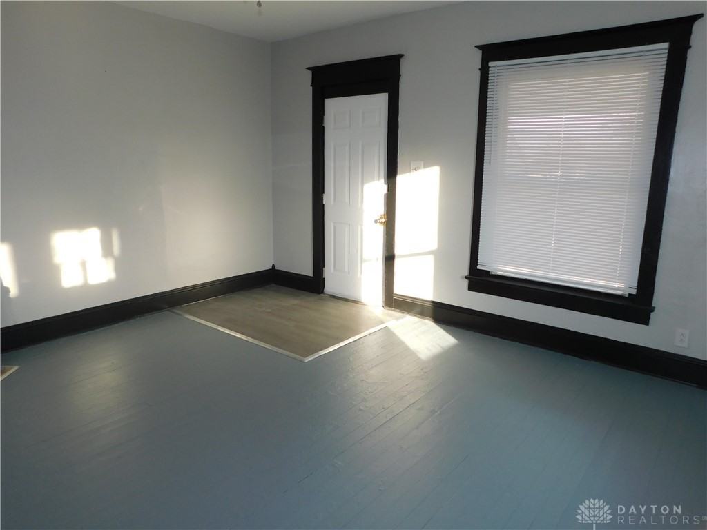 611 W Columbia St - Photo 4 of 17