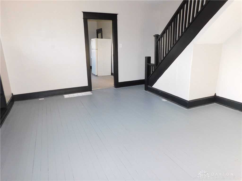 611 W Columbia St - Photo 5 of 17