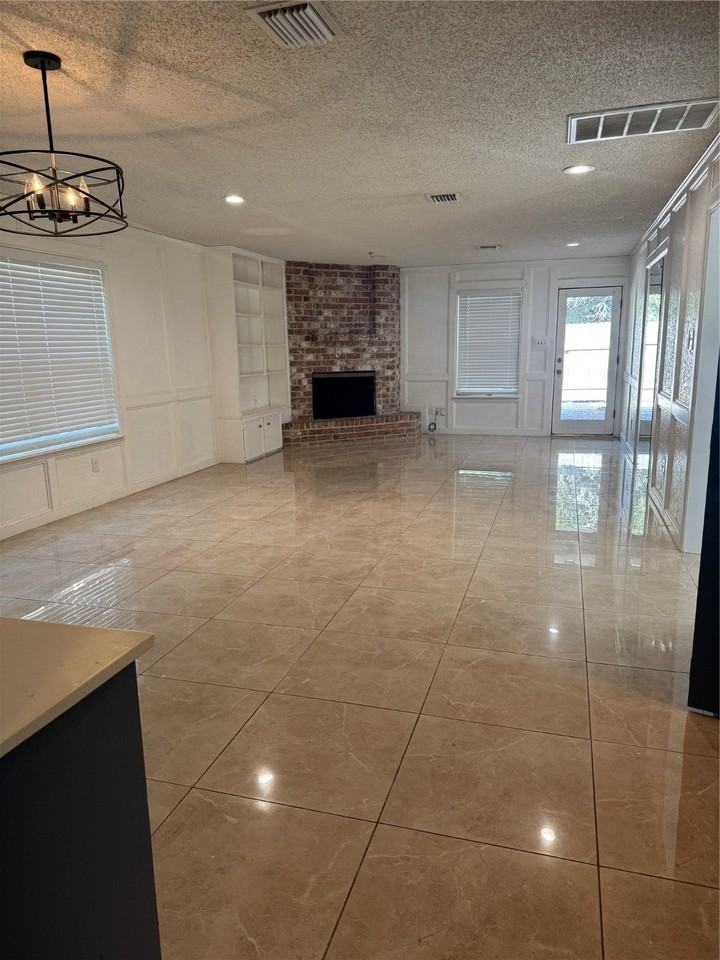 7838 Vickijohn Dr - Photo 4 of 27