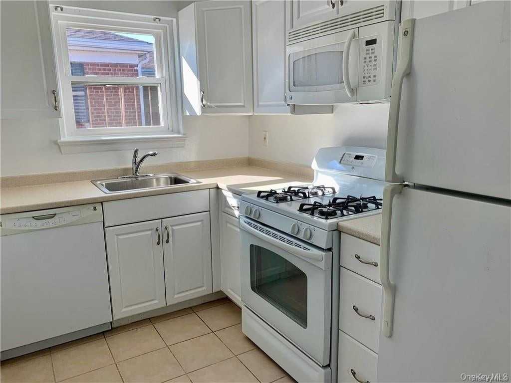 1833 Palmer Ave - Photo 7 of 18