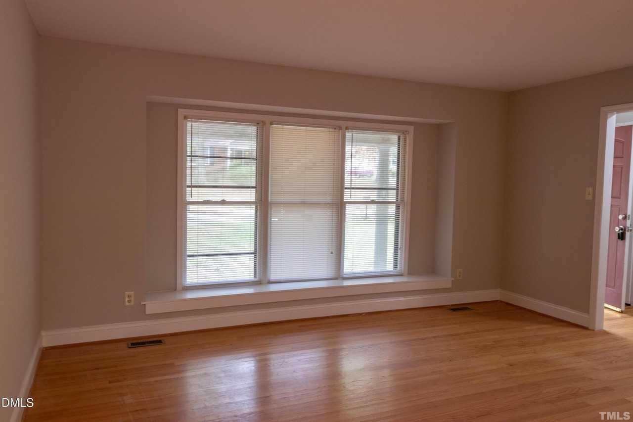 417 Landerwood Ln - Photo 3 of 27