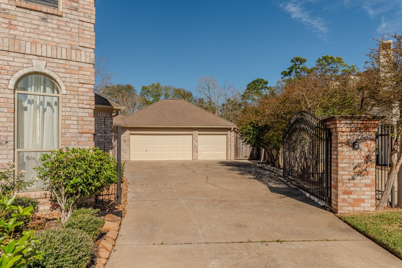 4820 Ashland Ln - Photo 2 of 50