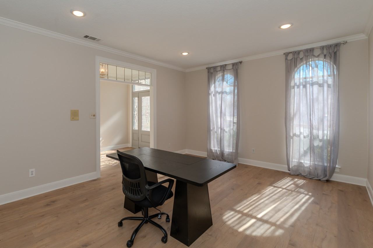 4820 Ashland Ln - Photo 3 of 50