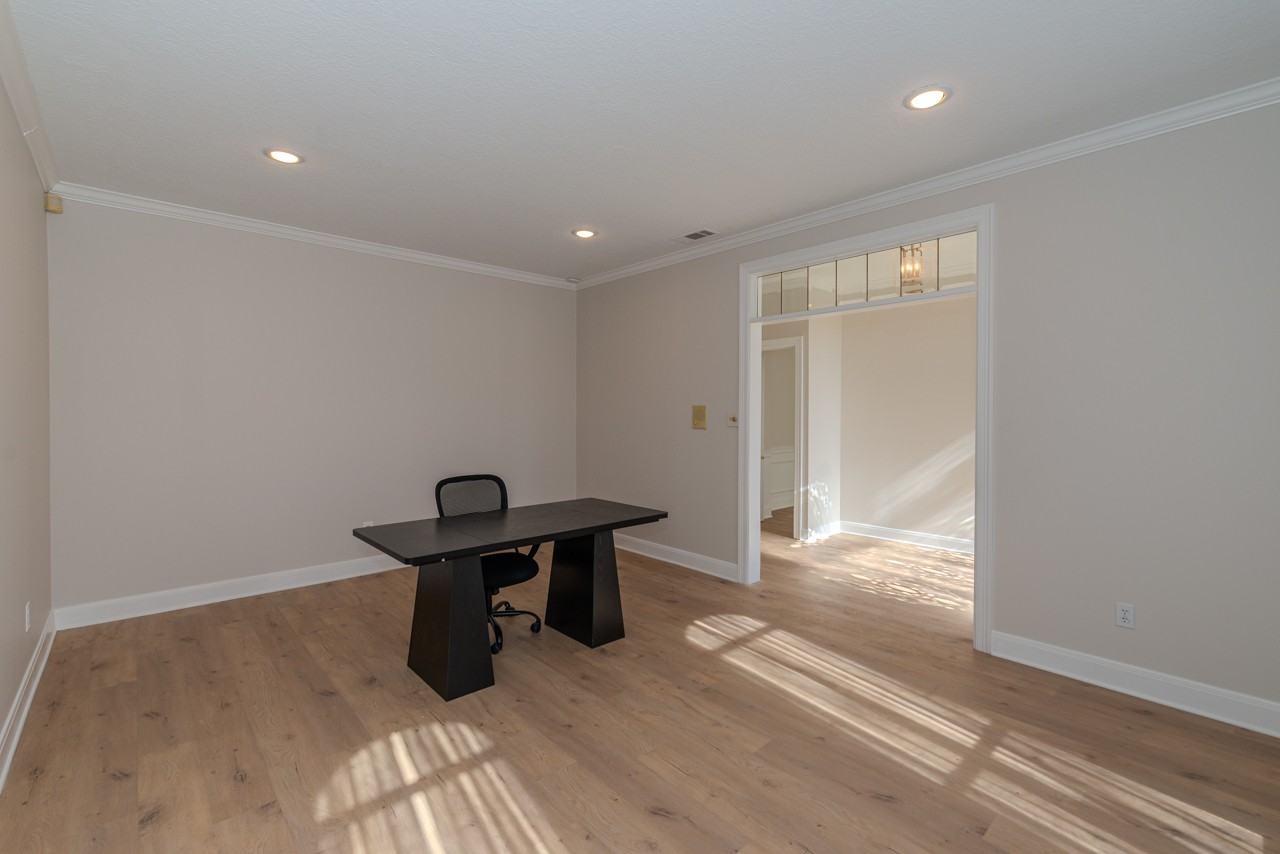 4820 Ashland Ln - Photo 4 of 50