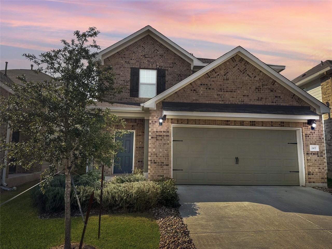 2437 Roosevelt Rd - Photo 2 of 37