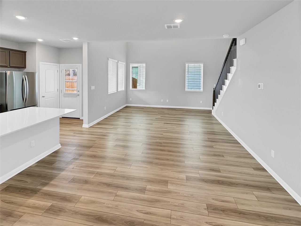 2437 Roosevelt Rd - Photo 6 of 37