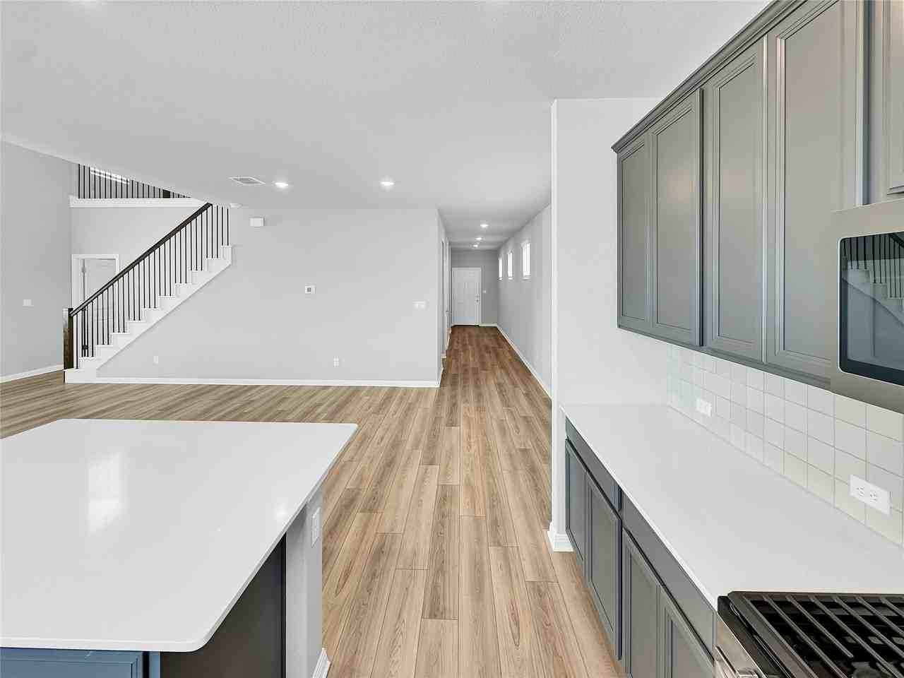 2437 Roosevelt Rd - Photo 7 of 37