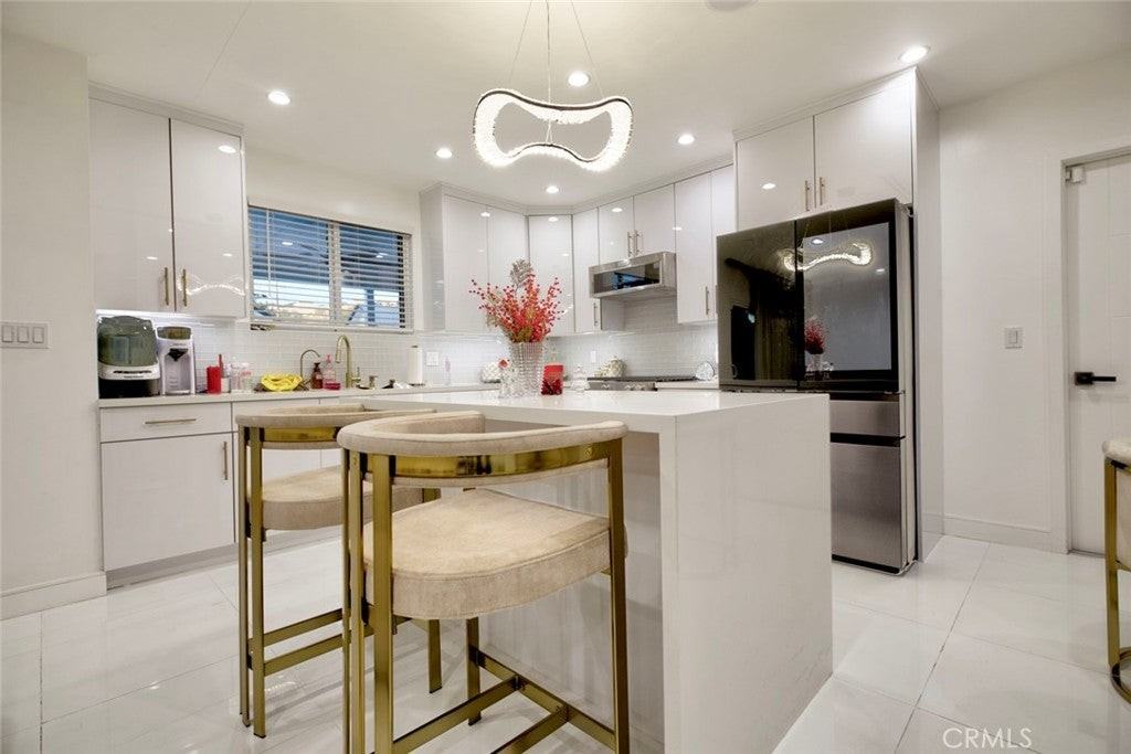 10263 Strathern St - Photo 7 of 19