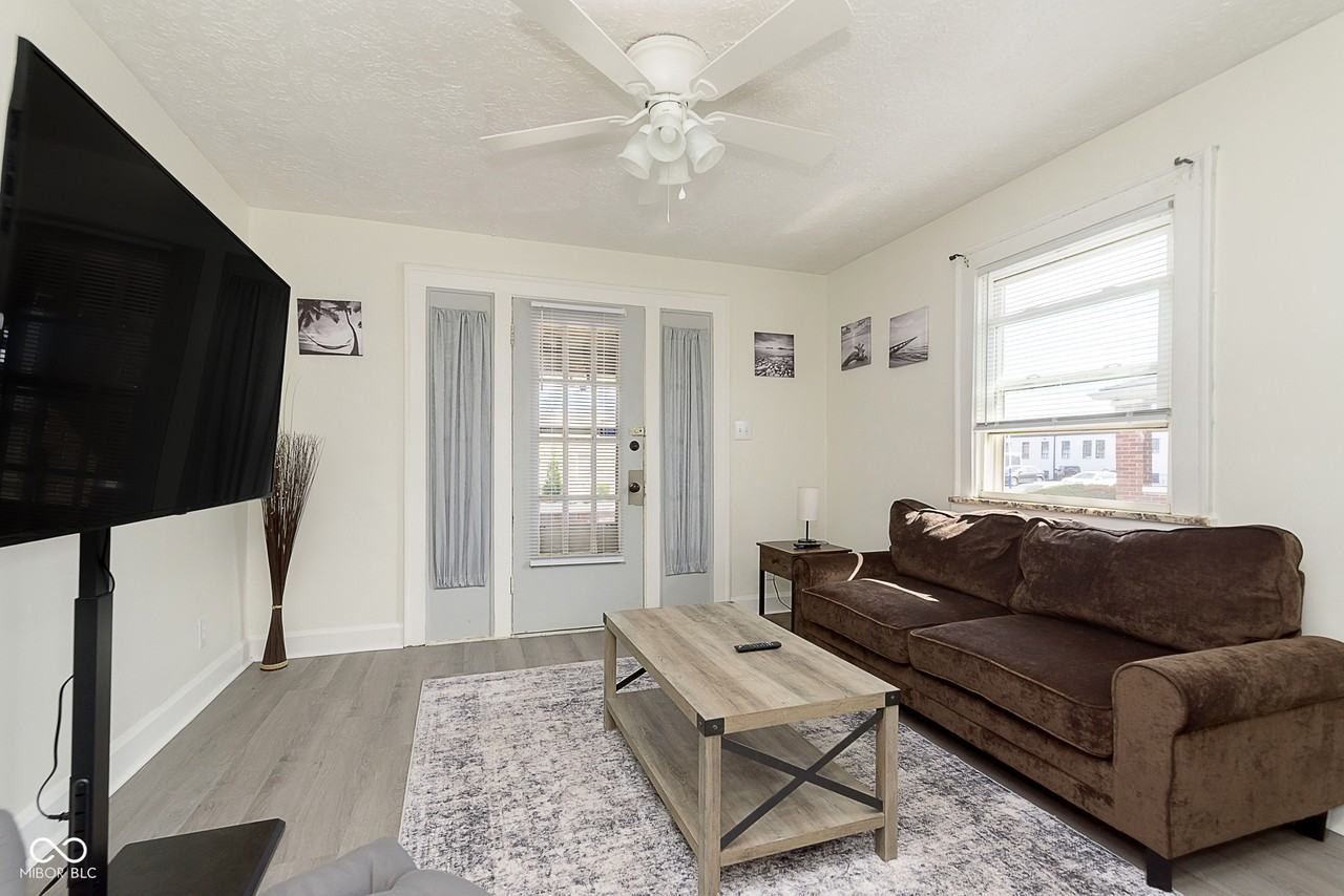 5348 Winthrop Ave - Photo 4 of 37