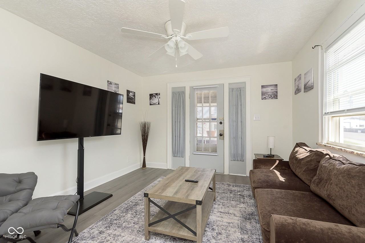 5348 Winthrop Ave - Photo 5 of 37