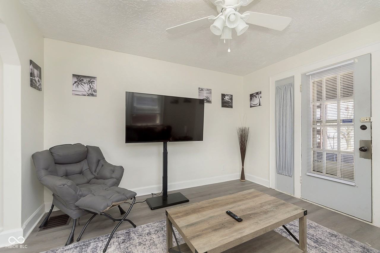 5348 Winthrop Ave - Photo 6 of 37