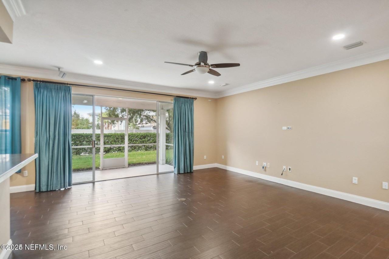 4216 Metron Dr - Photo 6 of 35