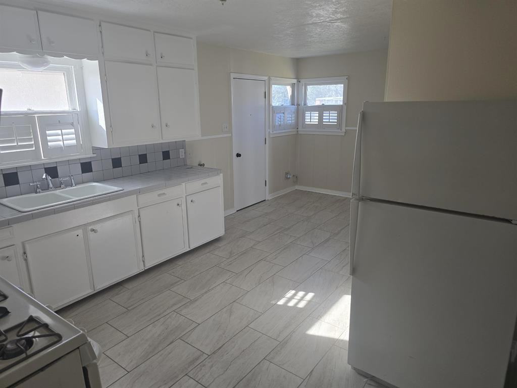 1795 Euclid St - Photo 6 of 10