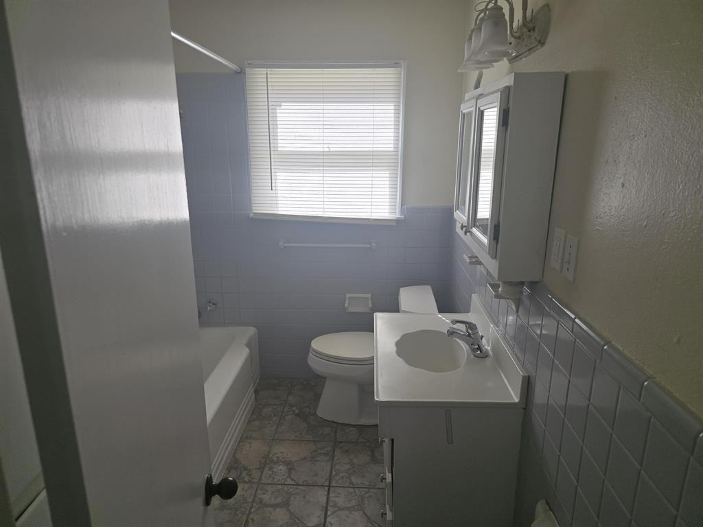 1795 Euclid St - Photo 7 of 10