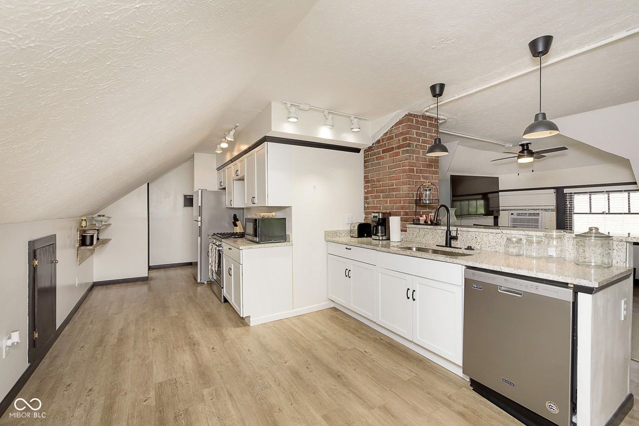 1428 N Park Ave ##6 - Photo 7 of 19