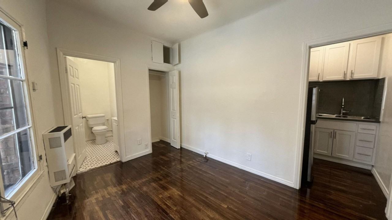 EC1 - 1650 Echo Park Apartments - Photo 6 of 37