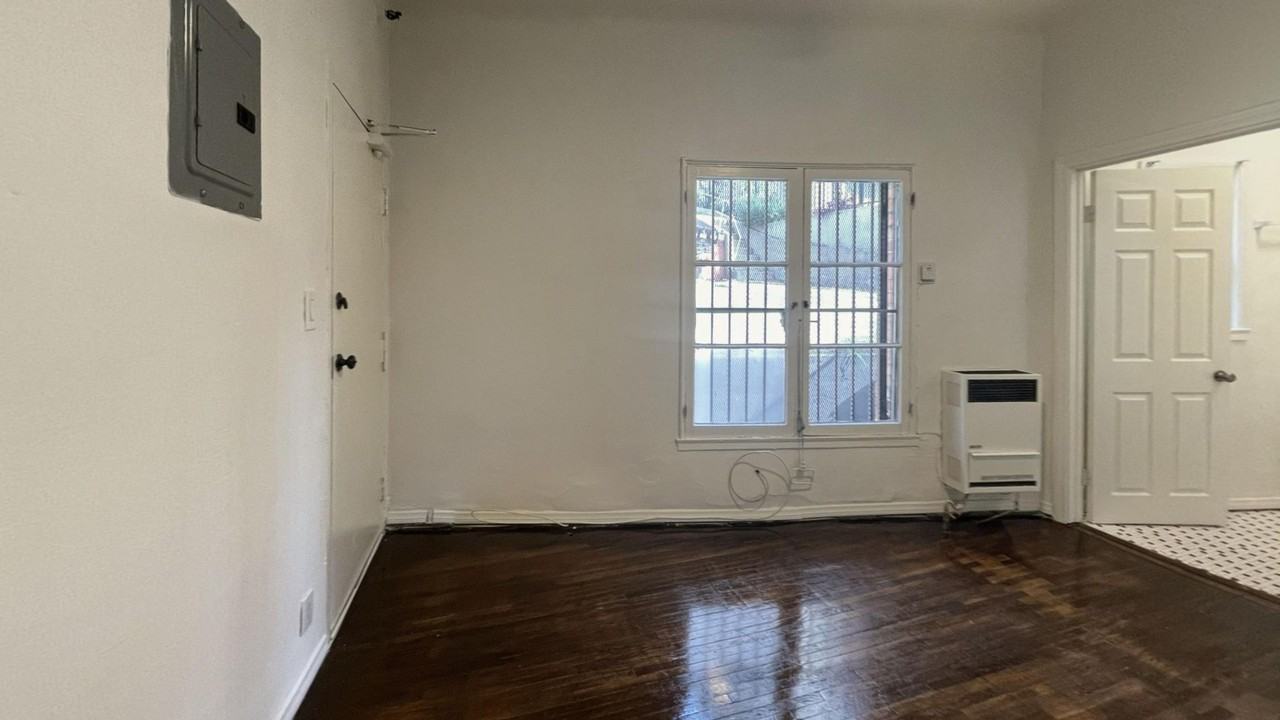 EC1 - 1650 Echo Park Apartments - Photo 7 of 37