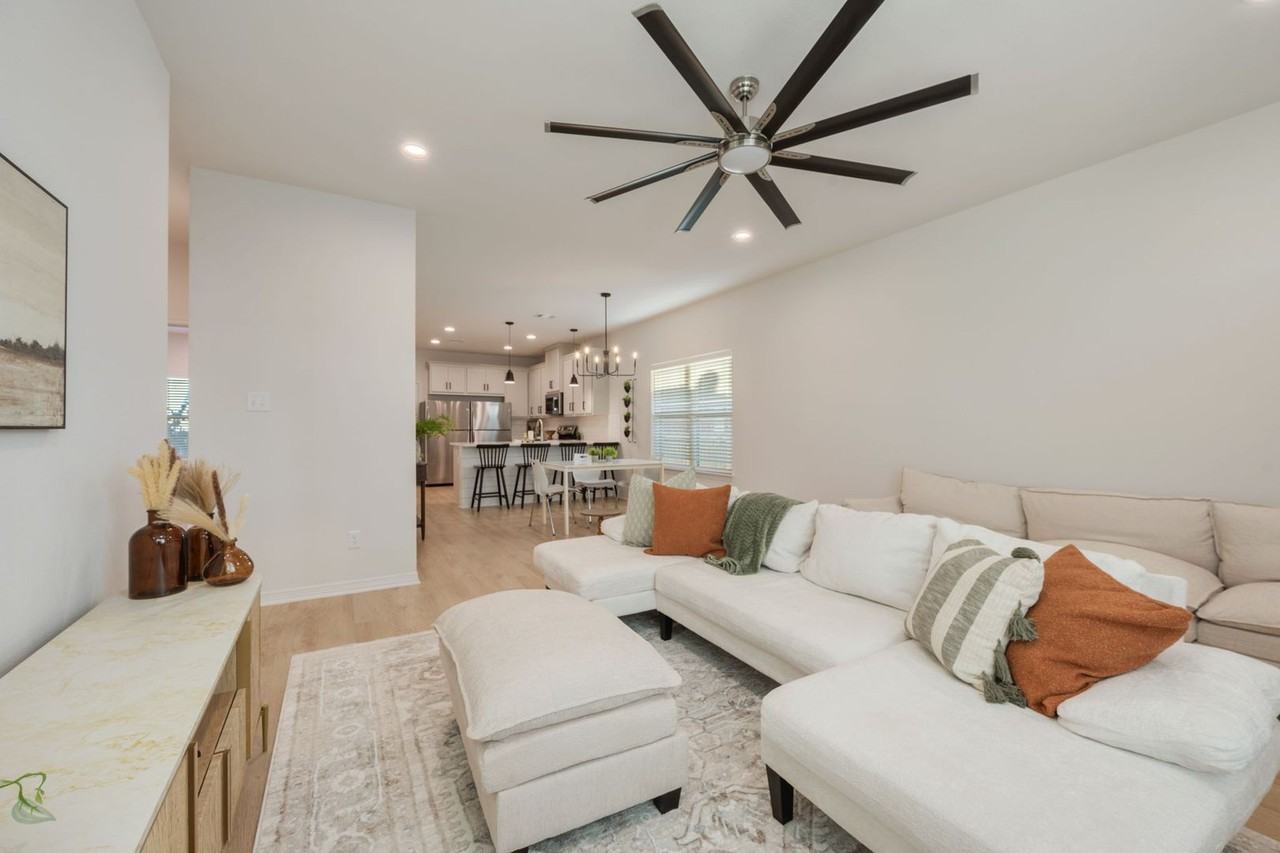 252 Richards St - Photo 3 of 21