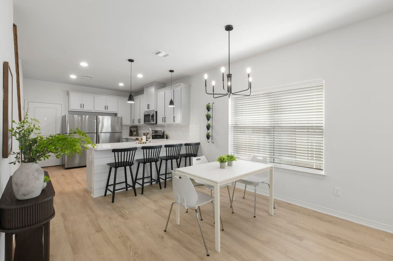 252 Richards St - Photo 5 of 21