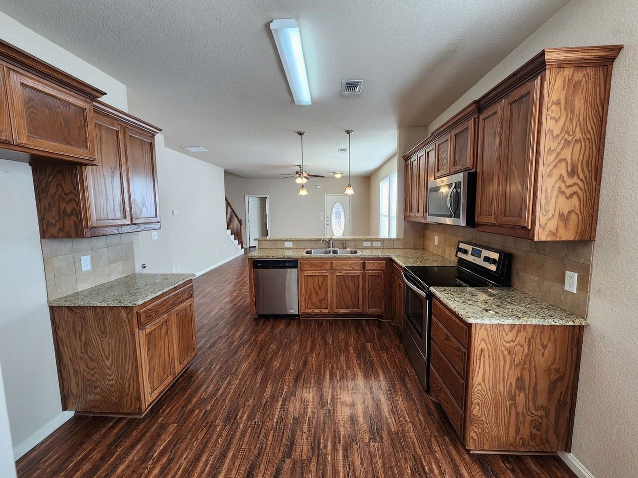 1024 Winscott Rd - Photo 6 of 26